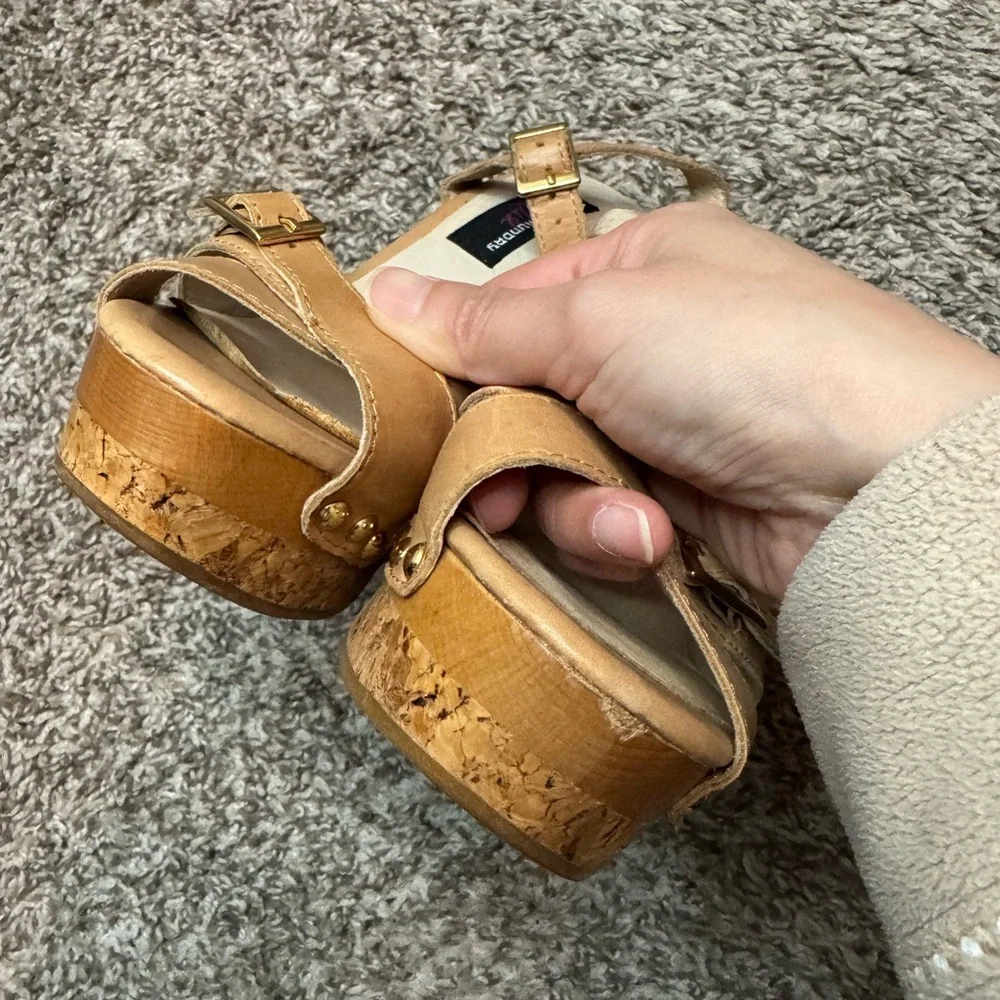 Chinese Laundry Tan Platform Heels Size 6